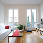 Champs Elysees Homestay - Air Conditioning