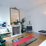 Champs Elysees Homestay - Air Conditioning