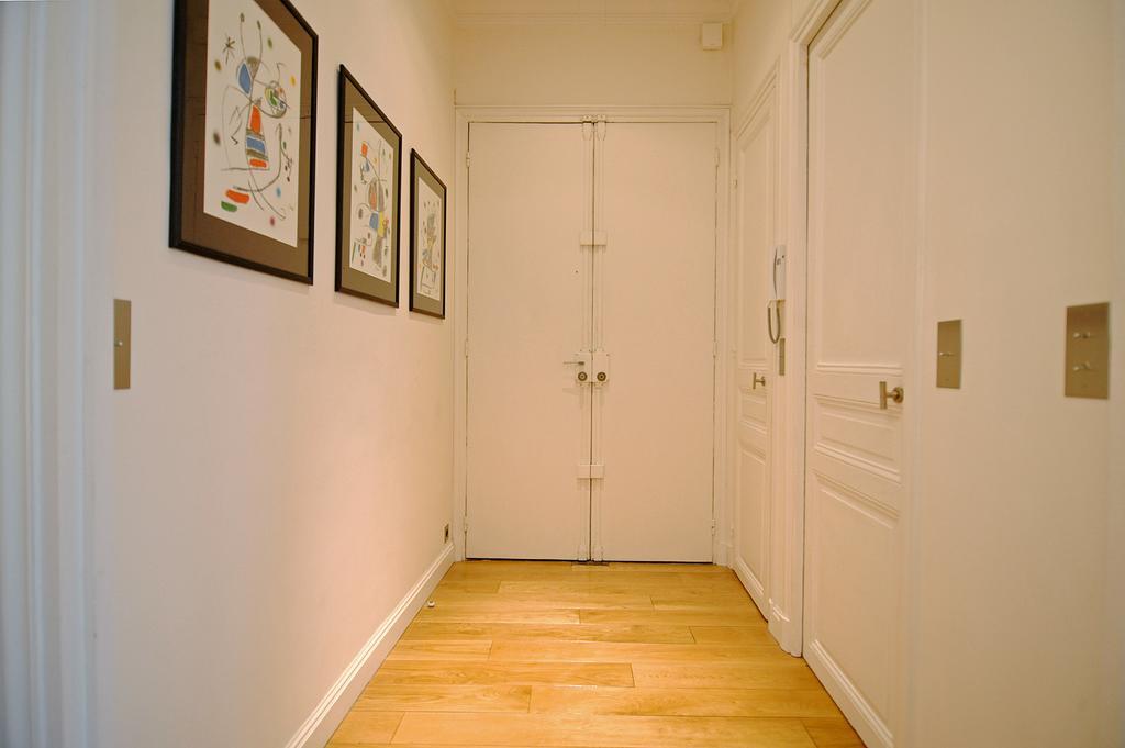 Champs Elysees - Air Conditioning Bed & Breakfast Parigi